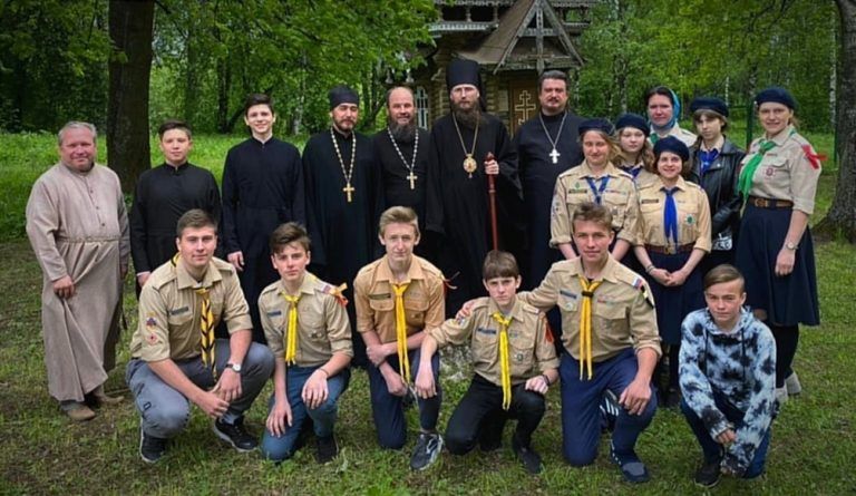 Молодёжь Череповецкой епархии летом трудится и отдыхает