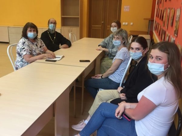 Сотрудники социального отдела Вологодской епархии провели рабочее совещание в Территориальном центре помощи семье и детям