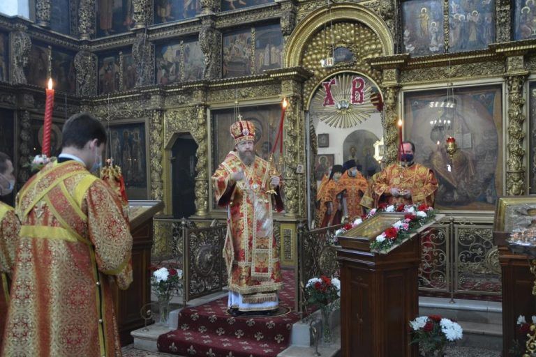 Во вторник Светлой седмицы митрополит Савва совершил Литургию в Прокопьевском соборе Великого Устюга