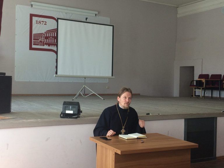 В Вологодском педагогическом колледже состоялась миссионерская беседа об опасности религиозного и политического экстремизма