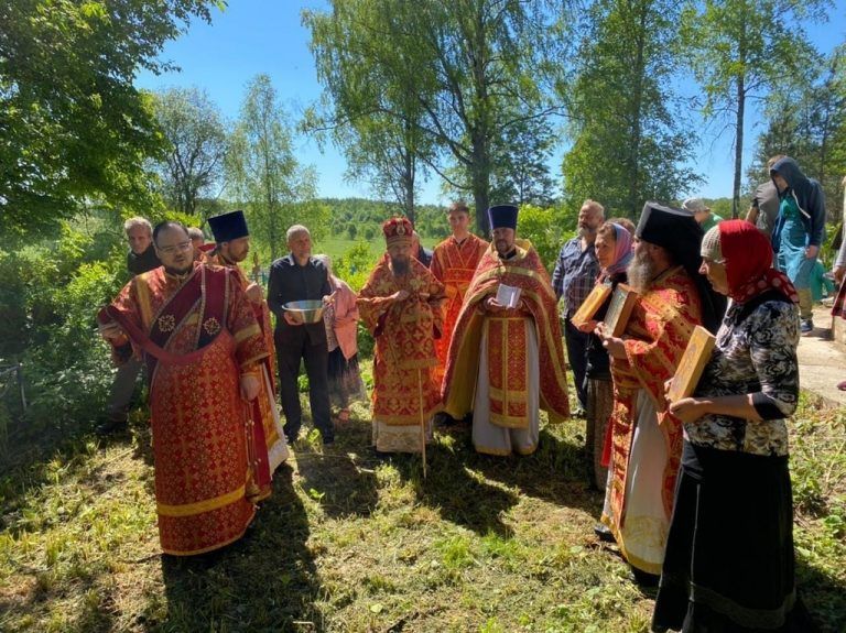 Епископ Игнатий совершил праздничное богослужение в храме Спаса Нерукотворного села Спас-Лом