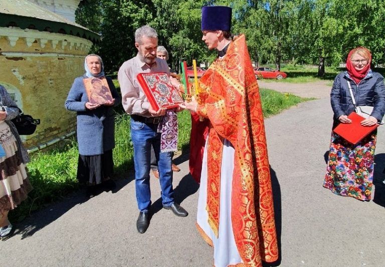 В день празднования Владимирской иконы Божьей Матери состоялись богослужения в Михайло-Архангельском монастыре Великого Устюга