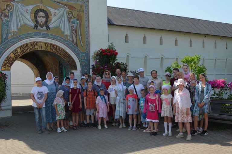 Юные воспитанники Вологодской семинарии побывали с паломнической экскурсией в Ярославле