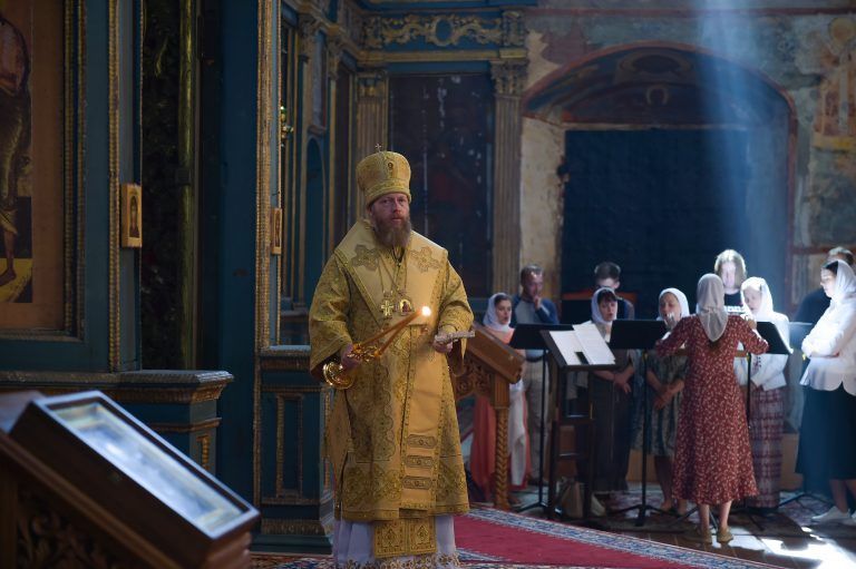 Митрополит Савва совершил в Софийском соборе Литургию в Неделю Всех святых, в земле Русской просиявших