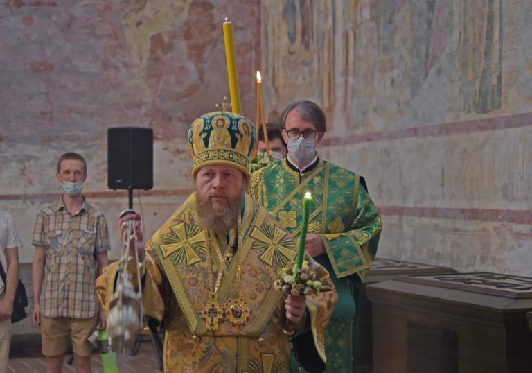 Накануне празднования в честь преподобного Сергия Радонежского в Софийском соборе Вологды состоялось всенощное бдение архиерейским чином
