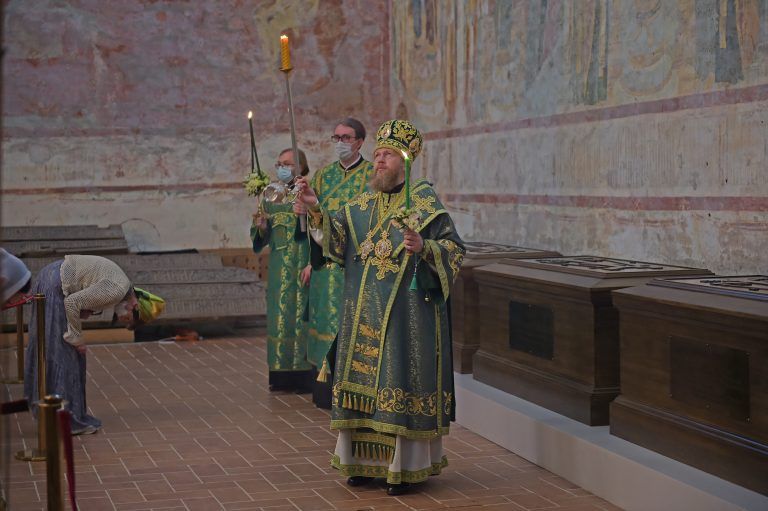 Накануне Собора Вологодских святых митрополит Савва совершил всенощное бдение в Софийском соборе