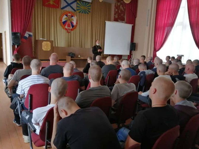В военном комиссариате Вологодской области проходят миссионерские встречи с призывниками