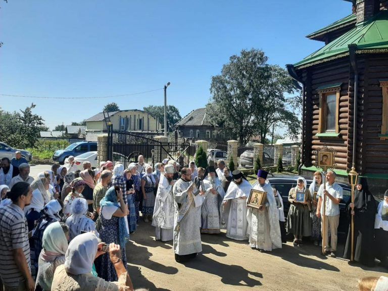 Епископ Игнатий возглавил праздничные богослужения в Новолеушинском Иоанно-Предтеченском женском монастыре