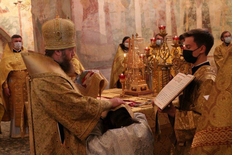 В день памяти Всех святых, в земле Русской просиявших, состоялось праздничное богослужение в Софийском кафедральном соборе Вологды