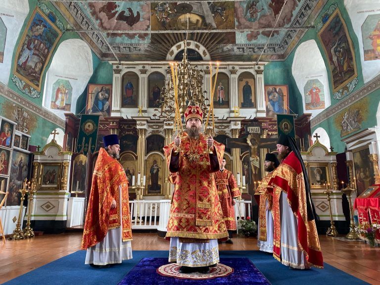 Епископ Игнатий совершил богослужение в Благовещенском храме села Димитриево