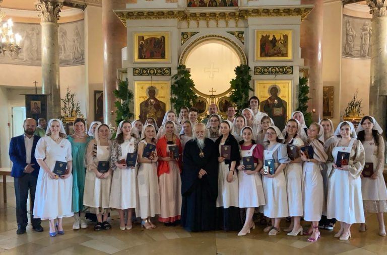 В Свято-Димитриевском училище сестер милосердия в Москве состоялось вручение дипломов выпускникам