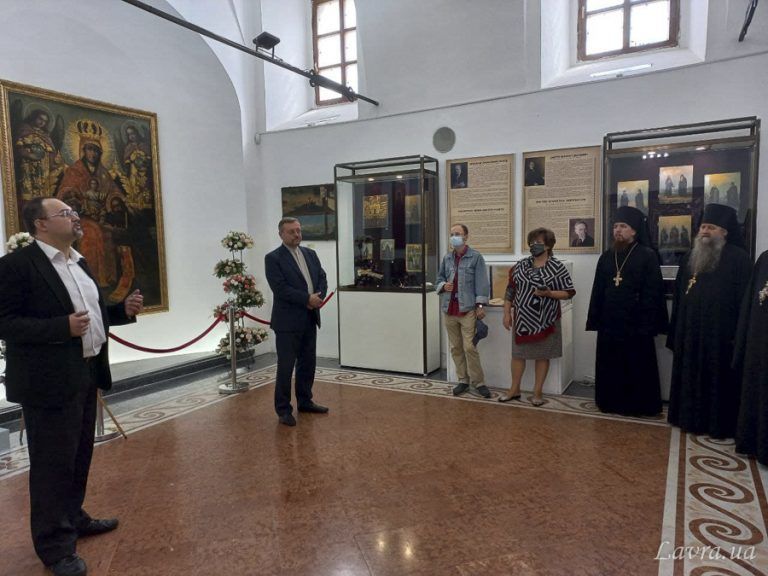 Выставка церковных раритетов открылась в Киево-Печерской лавре
