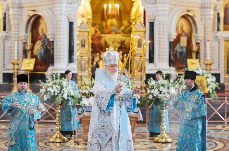 В праздник Успения Пресвятой Богородицы Предстоятель Русской Церкви совершил Литургию в Храме Христа Спасителя