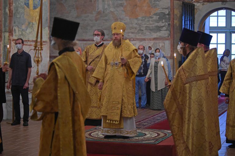 Митрополит Савва совершил всенощное бдение в Софийском соборе