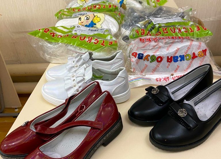 Социальный отдел Вологодской епархии продолжает благотворительную раздачу детской обуви