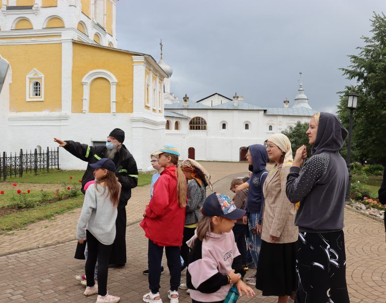На приходе Андреевского храма Вологды продолжает работать группа дневного пребывания детей «Гармония»