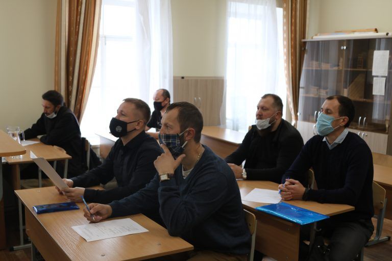 В Вологодской семинарии проходят вступительные экзамены для абитуриентов дополнительного набора на обучение по программе бакалавриата