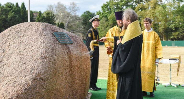 Председатель Патриаршего совета по культуре освятил закладной камень на месте будущего строительства историко-археологического парка в Херсонесе