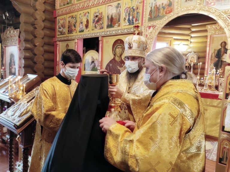 Епископ Игнатий совершил Божественную литургию в Новолеушинском монастыре