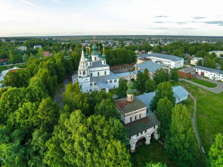 В Михайло-Архангельском монастыре состоялся очередной субботник
