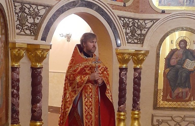 В кафедральном соборе города Череповца почтили память священномученика Владимира Четверина