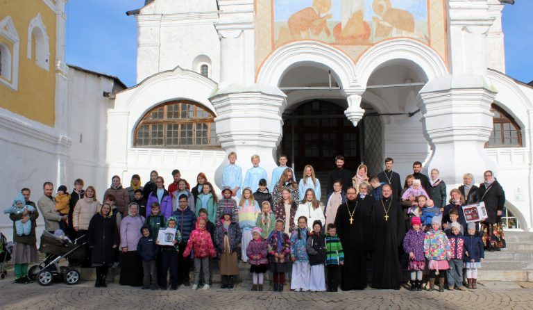 В день памяти святых благоверных князей Петра и Февронии Муромских в Спасо-Прилуцком монастыре прошел праздничный концерт