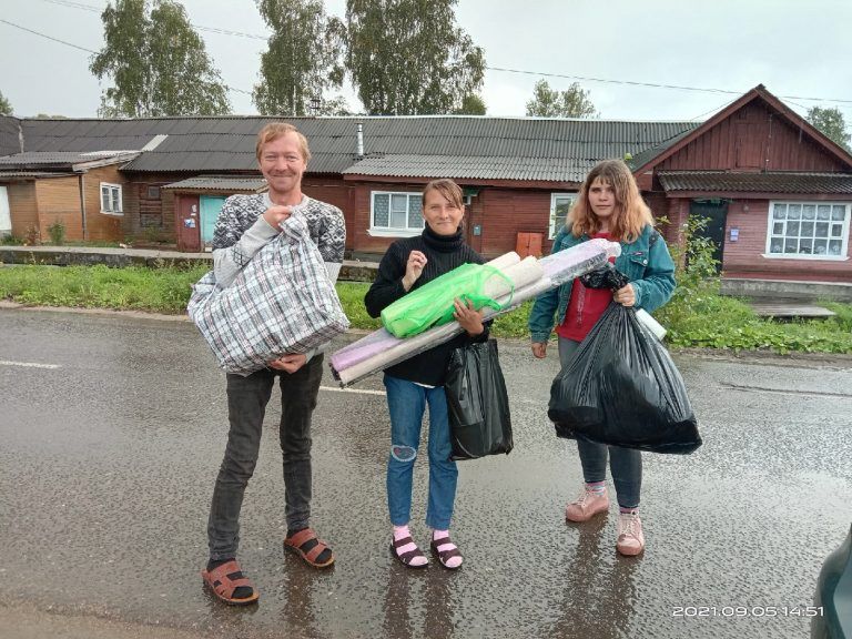 Участники вологодского сообщества «Сотвори добро» побывали в Харовске и оказали жителям разностороннюю помощь
