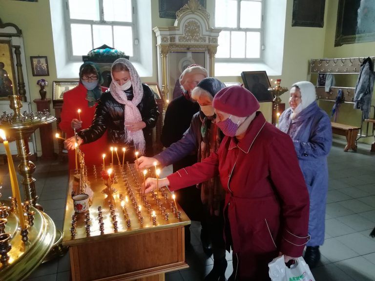 На Архиерейском Воскресенском подворье города Череповца состоялось мероприятие по случаю 80-летия со дня начала блокады Ленинграда в годы Великой Отечественной войны