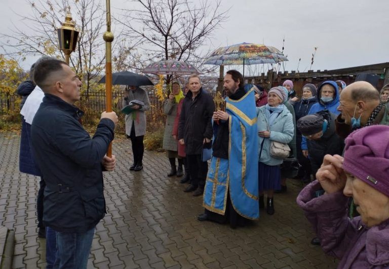 В праздник Покрова Божией Матери в Великом Устюге прошел крестный ход