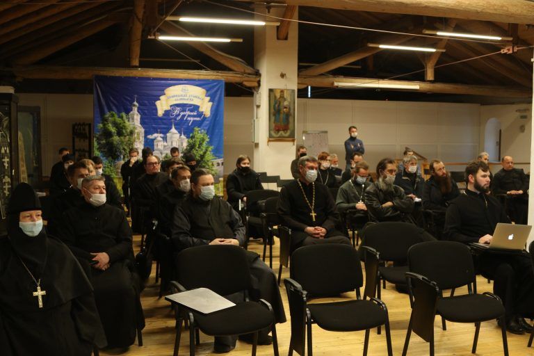 Преподаватели и студенты семинарии посетили лекцию председателя Комитета по охране объектов культурного наследия Вологодской области Елены Кукушкиной
