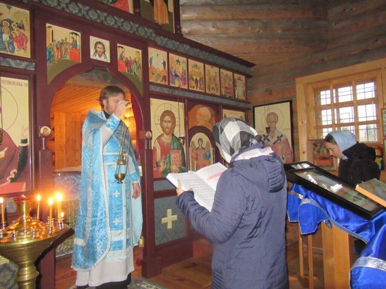 В праздник Покрова Пресвятой Богородицы в храме-часовне на месте бывшего Покровского Шухтовского монастыря состоялась Божественная литургия