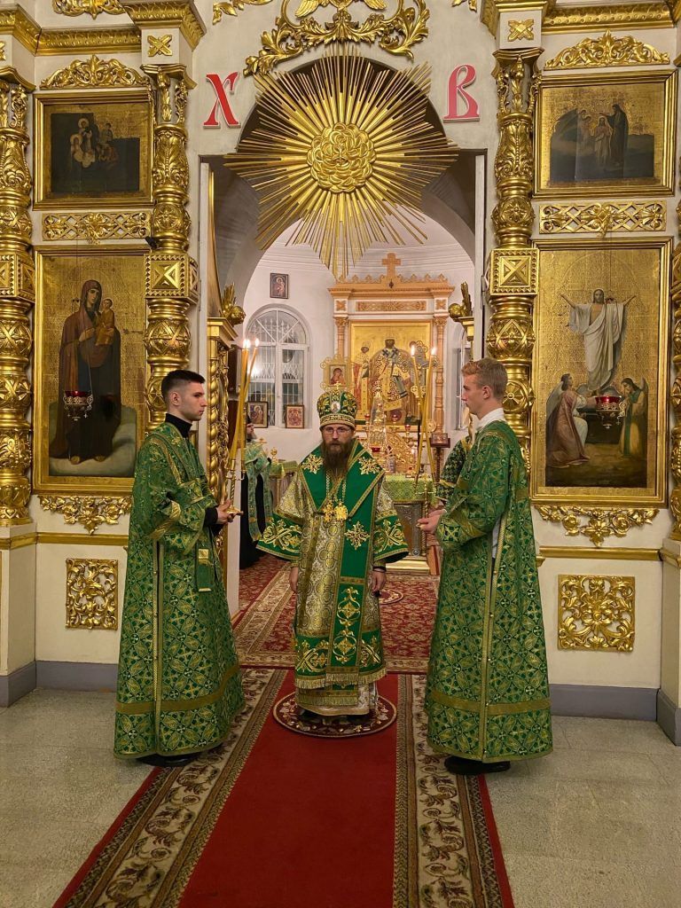 В канун дня памяти преподобного Иродиона Илоезерского епископ Игнатий возглавил всенощное бдение в Воскресенском соборе Череповца