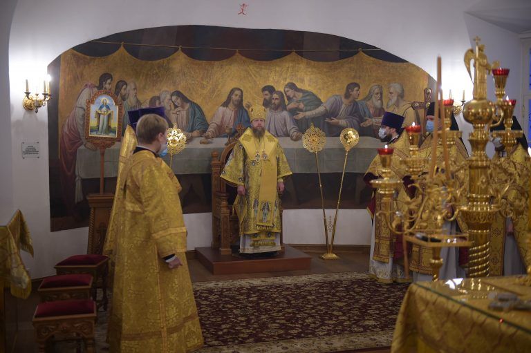 В день памяти апостола Филиппа митрополит Савва совершил Литургию в Воскресенском кафедральном соборе