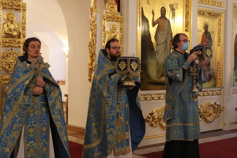 Студенты семинарии молитвенно почтили праздник Казанской иконы Божией Матери