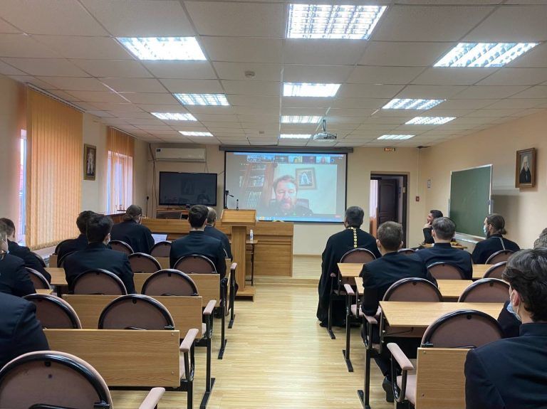 Представители Череповецкой епархии выступили с докладами на IВсероссийском форуме молодых теологов