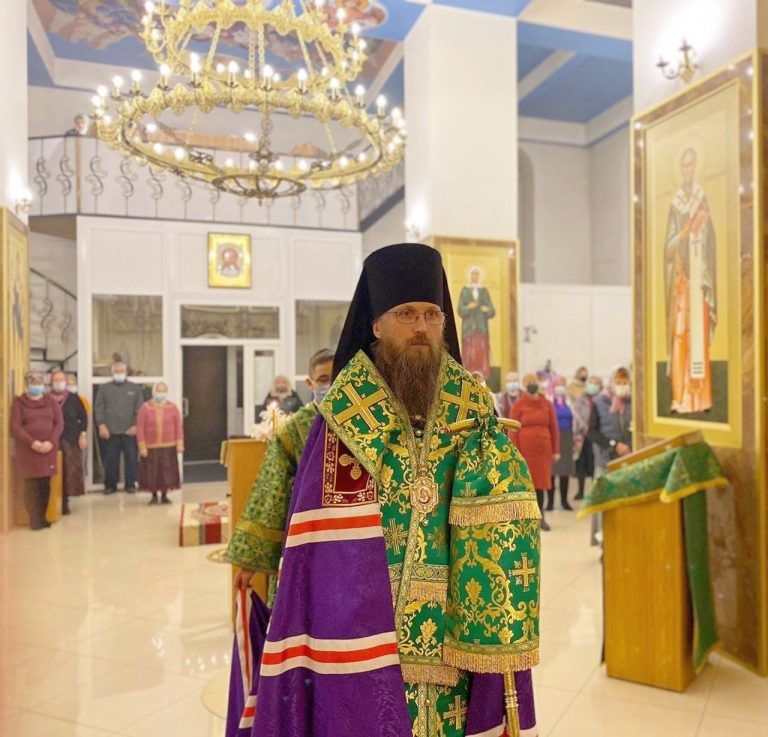 Епископ Игнатий совершил всенощное бдение в храме преподобного Гурия Шалочского города Бабаево