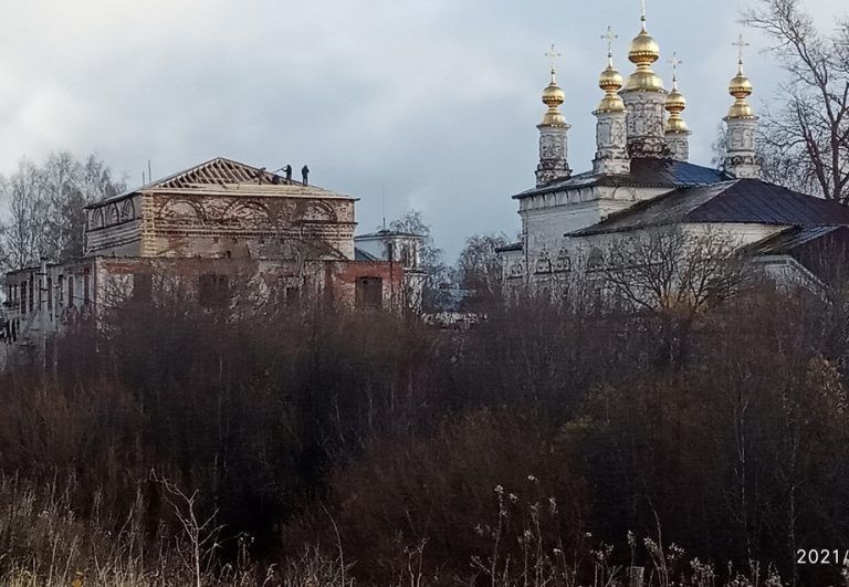Продолжаются работы по сохранению здания Владимирского храма города Великого Устюга