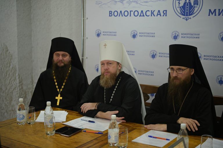 Преосвященные Вологодской митрополии приняли участие в заседании круглого стола по вопросам современного монашества
