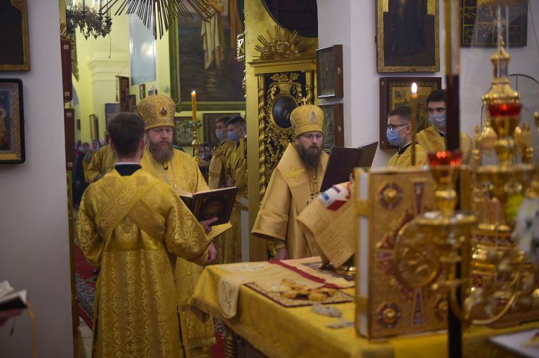 В Череповце торжественно отметили 75-летие возобновления богослужений в Воскресенском соборе 