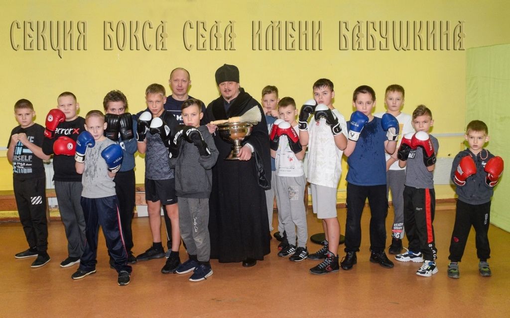 Настоятель бабушкинской церкви встретился с юными музыкантами и спортсменами