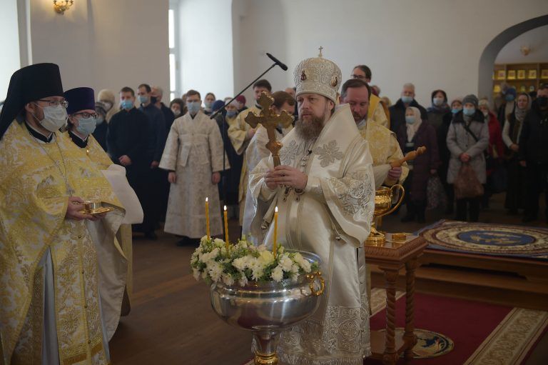 В праздник Святого Богоявления митрополит Савва совершил Божественную литургию в Воскресенском кафедральном соборе города Вологды