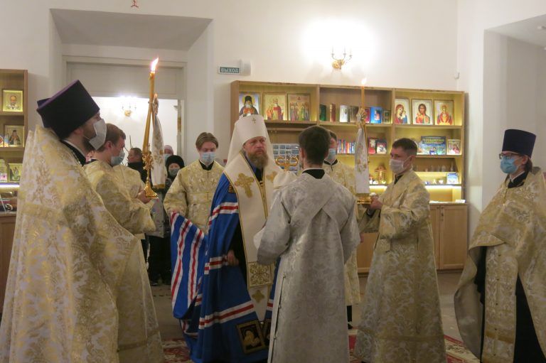 Накануне Рождества Христова митрополит Савва совершил всенощное бдение в Воскресенском соборе Вологды