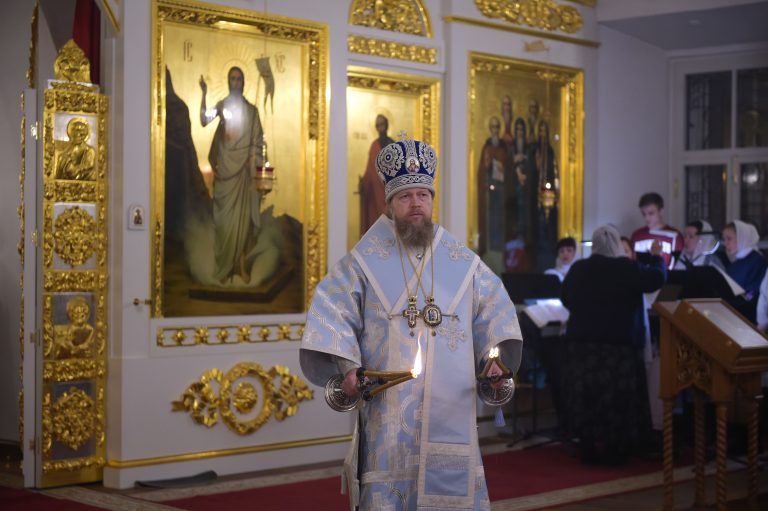 Накануне празднования Сретения Господня митрополит Савва совершил всенощное бдение в Воскресенском соборе Вологды