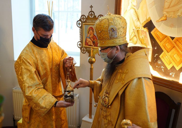 Епископ Игнатий возглавил богослужение в храме преподобного Гурия Шалочского города Бабаева