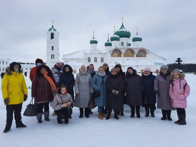 Паломники из Вытегры посетили обители Тихвинской епархии