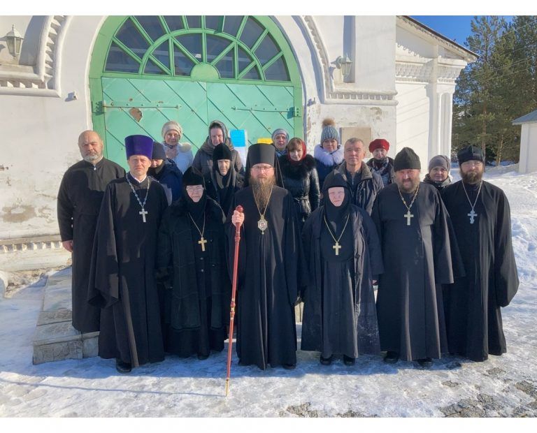 В Белозерске помолились о убиенных при изъятии церковных ценностей