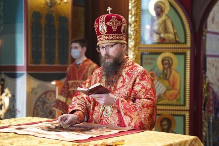 В день памяти новомучеников и исповедников Церкви Русской епископ Игнатий совершил Литургию в кафедральном соборе Череповца