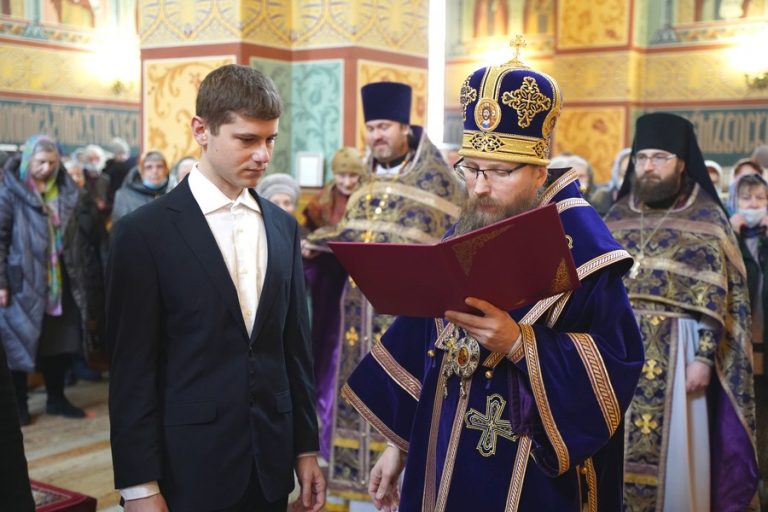 В Неделю Торжества Православия епископ Игнатий совершил Литургию в кафедральном соборе города Череповца