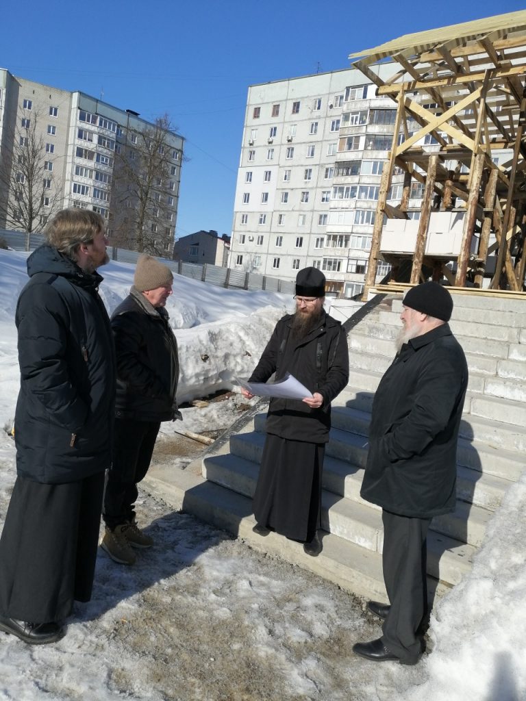 Владыка Игнатий посетил стройплощадку возводимого в городе Череповце храма апостола Иоанна Богослова