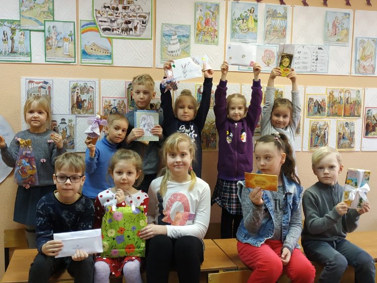 Подготовительный класс воскресной школы Воскресенского собора Череповца поздравил насельников интерната с праздником Благовещения